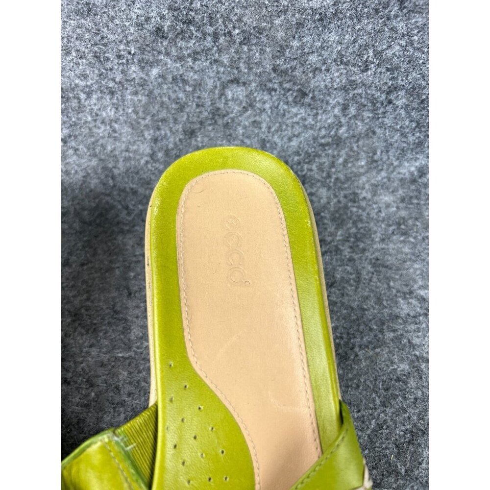 Ecco Green Sandals with Crisscross Straps and Cushioned Footbed - Picture 2 of 5